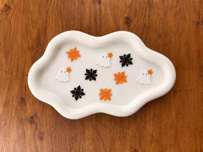 Scattered Web Quilt & Ghost with Pua Tray