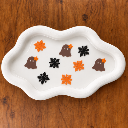 Scattered Web Quilt & Ghost with Pua Tray
